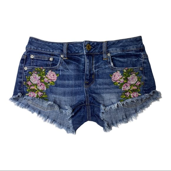 American Eagle Outfitters Pants - SALE 💚 American Eagle Floral Embroidered Shorts Size 02